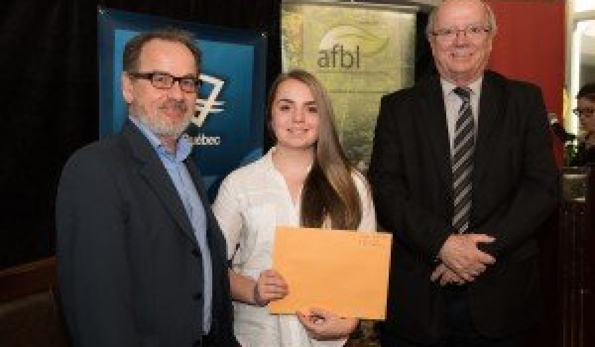 Remise des bourses pour le concours L'écorce fabuleuse